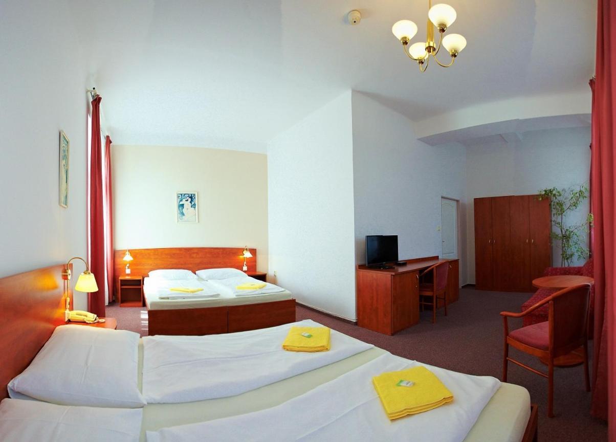 Wellness Hotel Central Klatovy Esterno foto