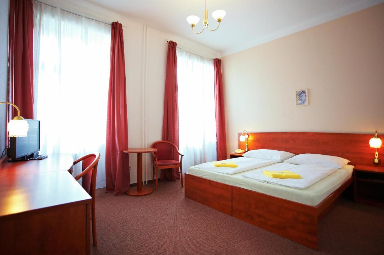 Wellness Hotel Central Klatovy Esterno foto