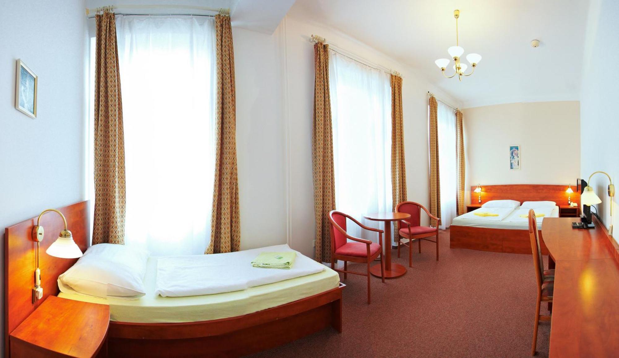 Wellness Hotel Central Klatovy Esterno foto