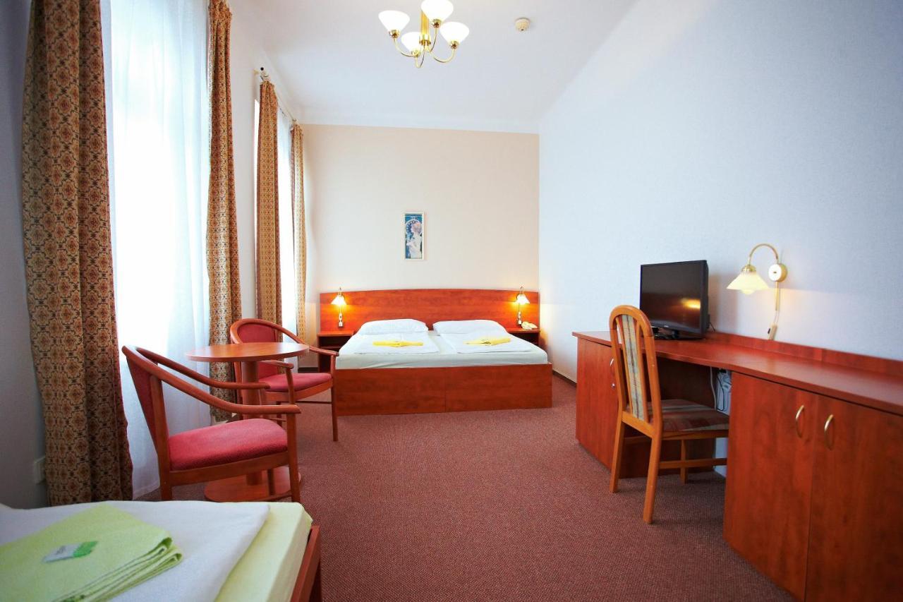 Wellness Hotel Central Klatovy Esterno foto