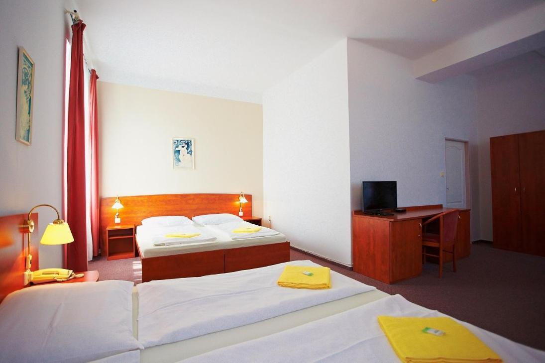 Wellness Hotel Central Klatovy Esterno foto