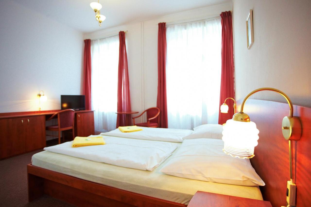 Wellness Hotel Central Klatovy Esterno foto