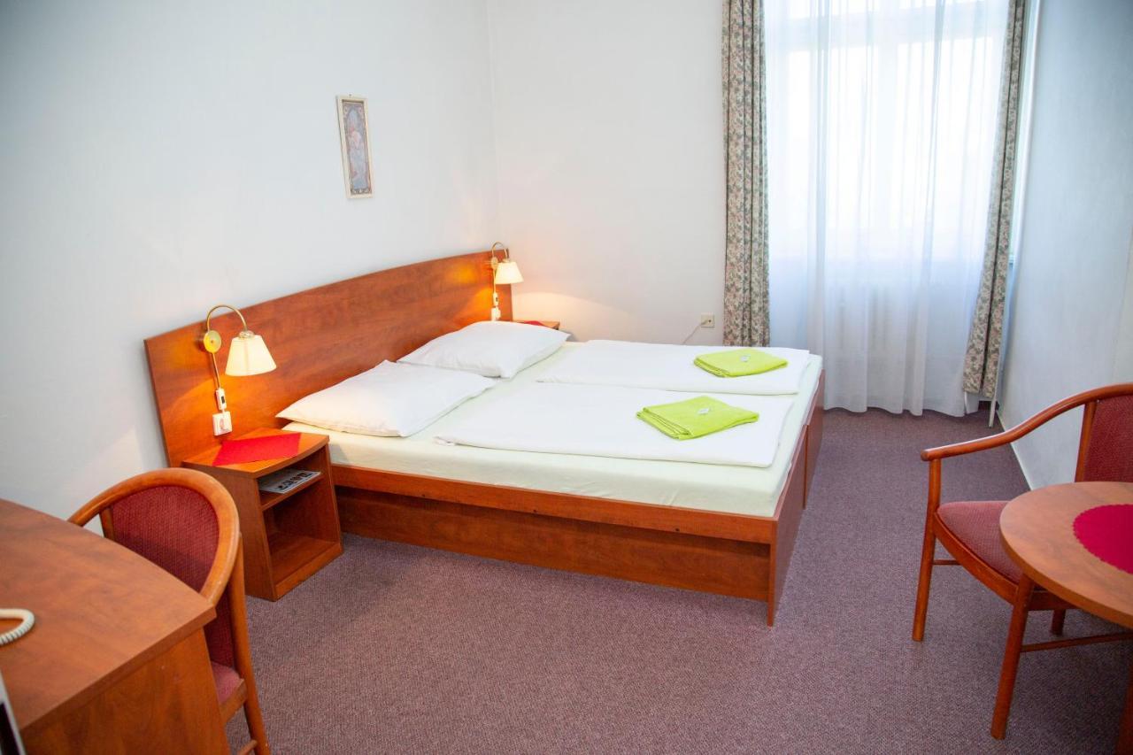Wellness Hotel Central Klatovy Esterno foto