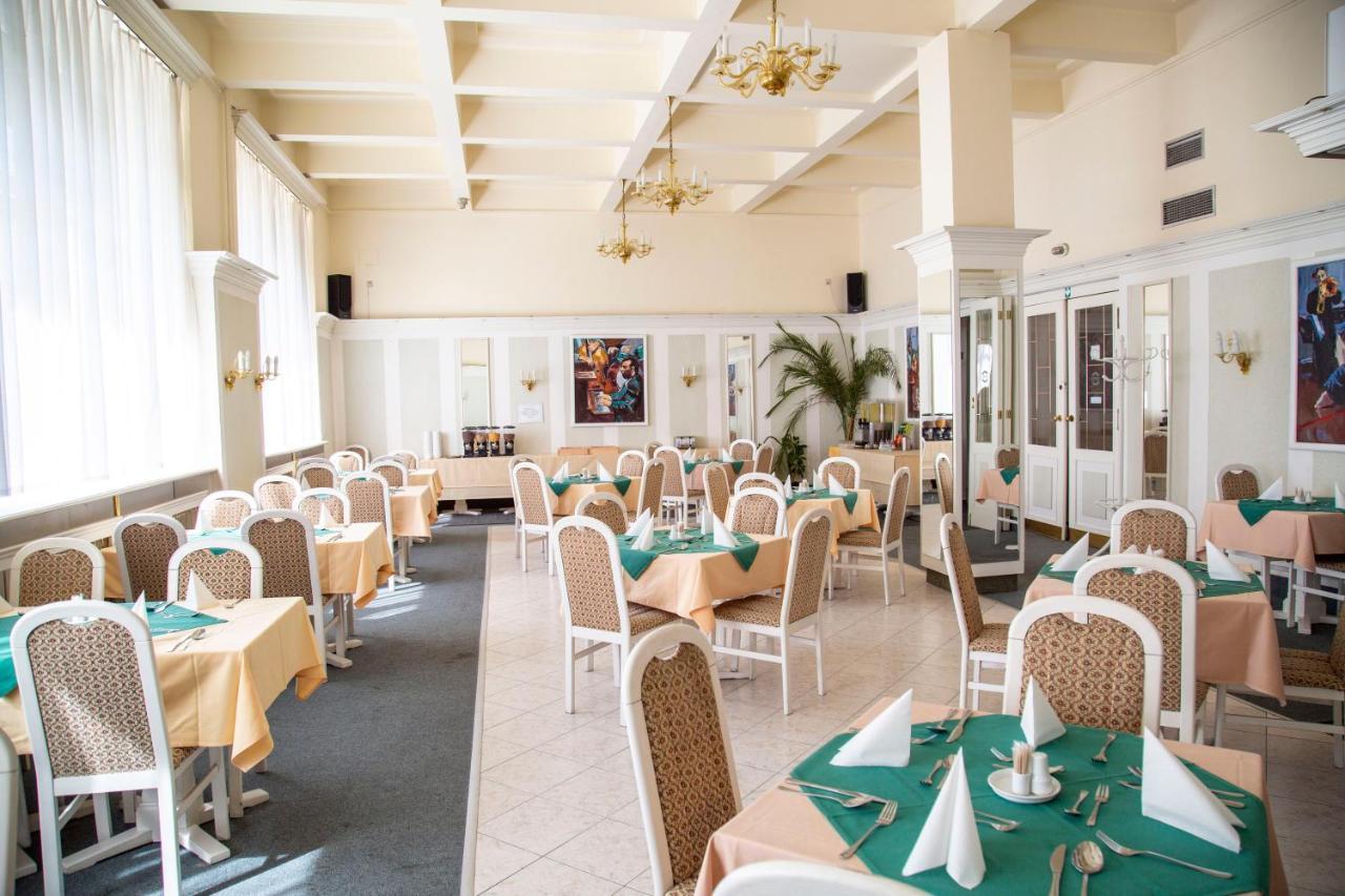 Wellness Hotel Central Klatovy Esterno foto