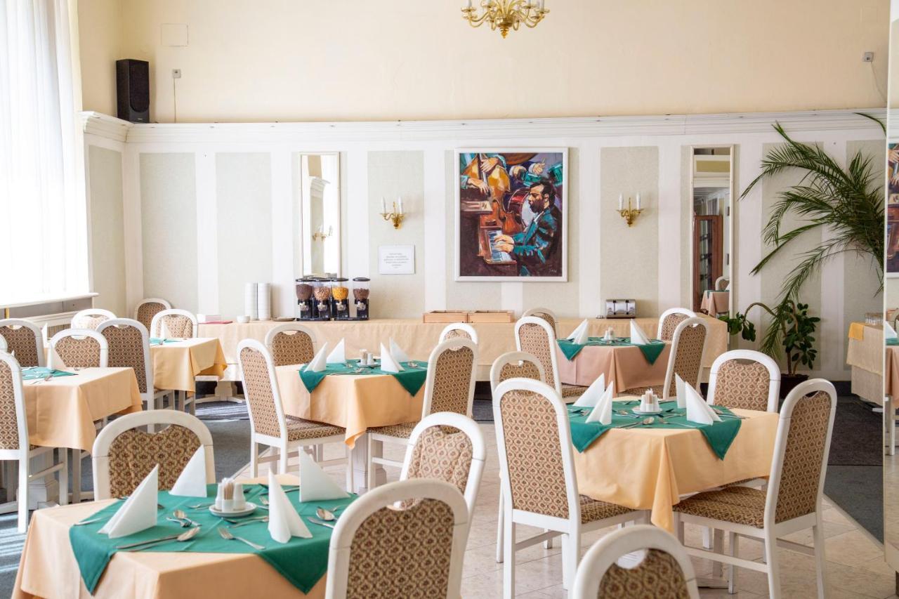 Wellness Hotel Central Klatovy Esterno foto